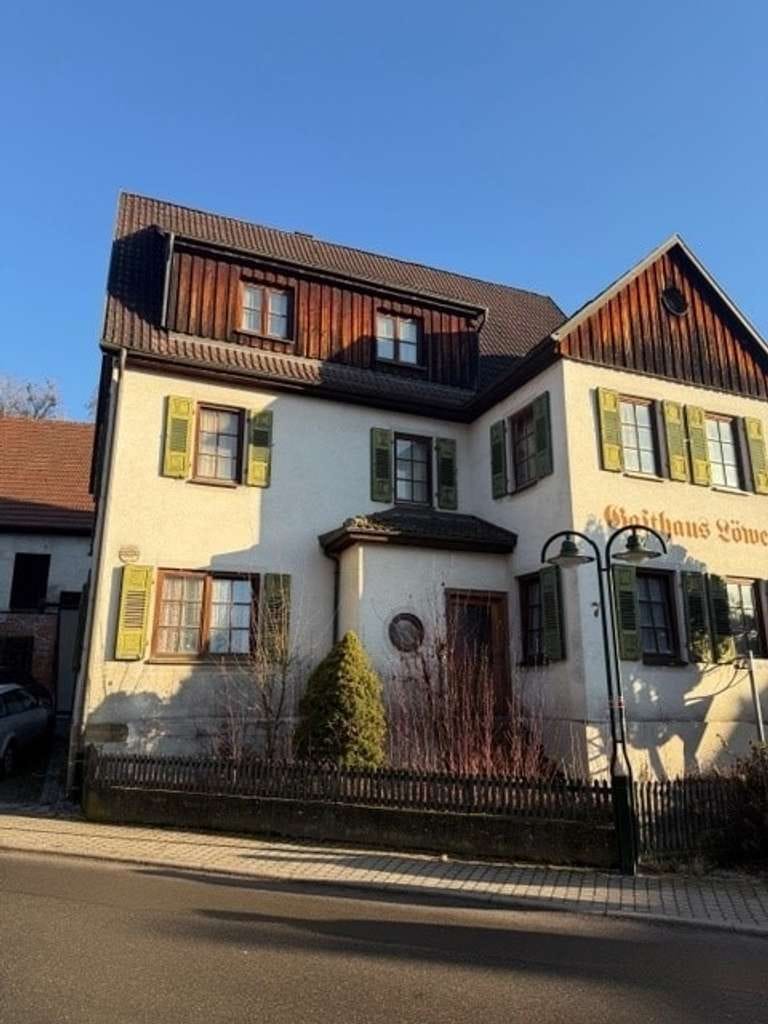 Immobilie in Ammerbuch - Ehemaliges Gasthaus mit Ausbaupotenzial in guter Lage von Ammerbuch-Reusten  - Bild 1