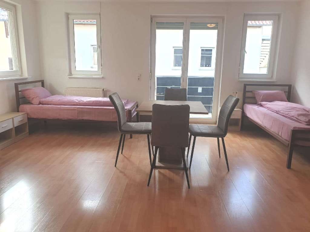 Immobilie in Aichtal - Gepflegtes 6 Familienhaus mit kleiner Gewerbefläche ! - Bild 1