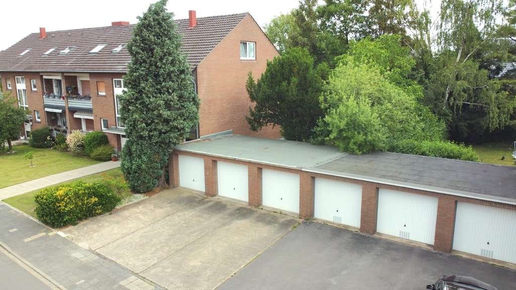 Immobilie in Willich - ++ VOLL VERMIETETE KAPITALANLAGE IN  ATTRAKTIVER WOHNLAGE … 6 Wohnungen + 4 Garagen & großer  Garten - Bild 1
