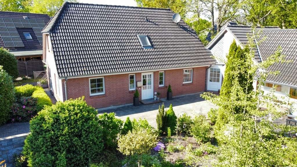 Immobilie in Ramstedt - Zwei verbundene Einfamilienhäuser, viele Perspektiven:Ihr Wohntraum in der Eider-Treene-Sorge Region - Bild 3