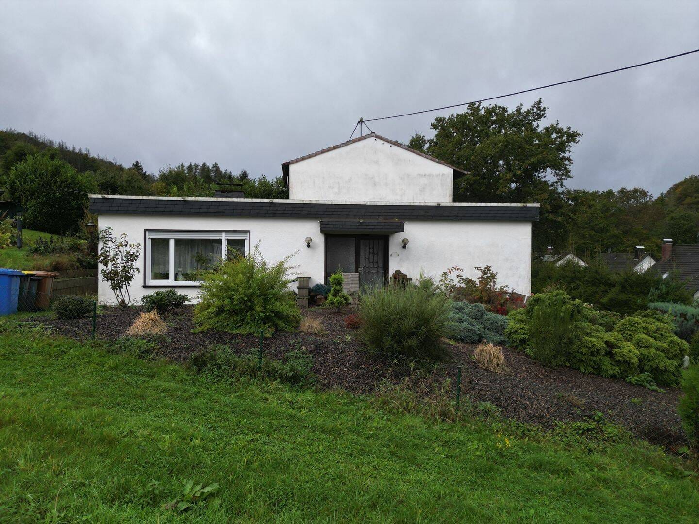 Immobilie in Forst (Eifel) - EINS von 3 HÄUSERN   :::   EFH  mit gr. GRUNDSTÜCK   :::   FORST-SEIFEN - Bild 3