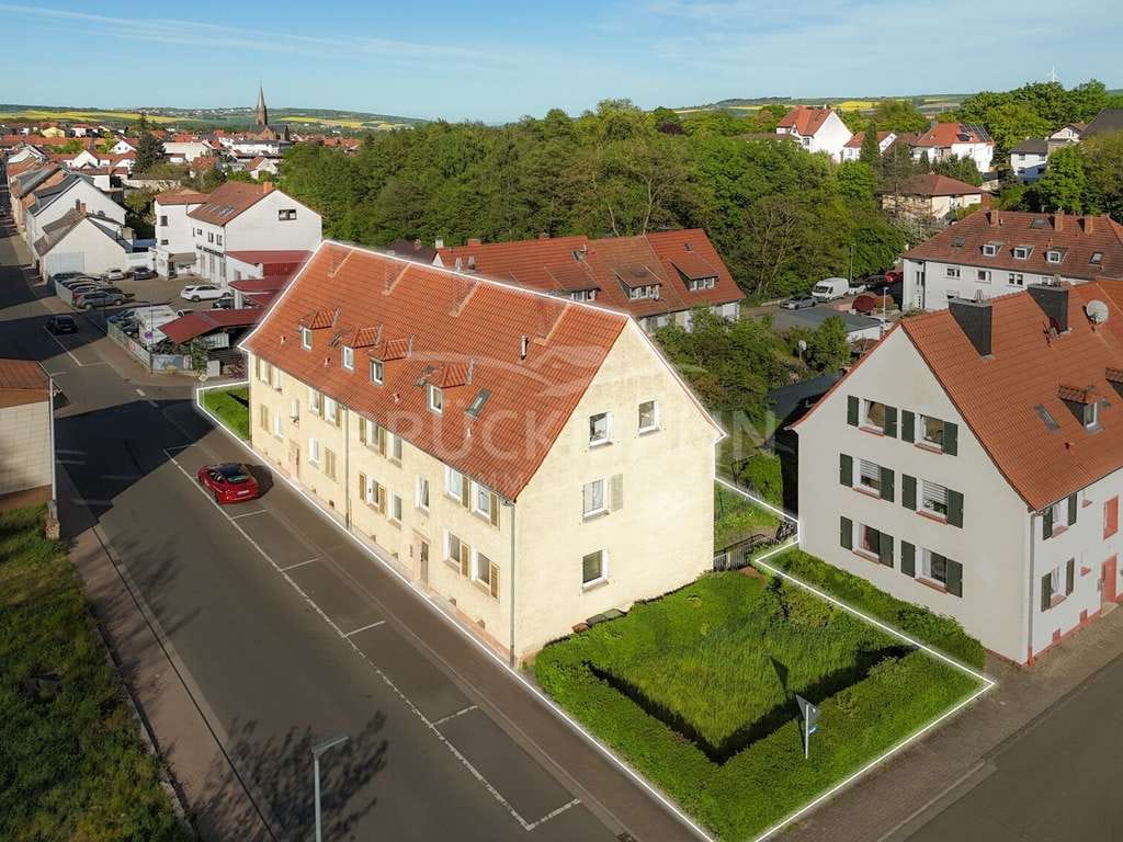 Immobilie in Eisenberg (Pfalz) - Kapitalanlage mit Potenzial: 7-Parteien-Mehrfamilienhaus zum attraktiven Einstiegspreis (Erbpacht) - Bild 1