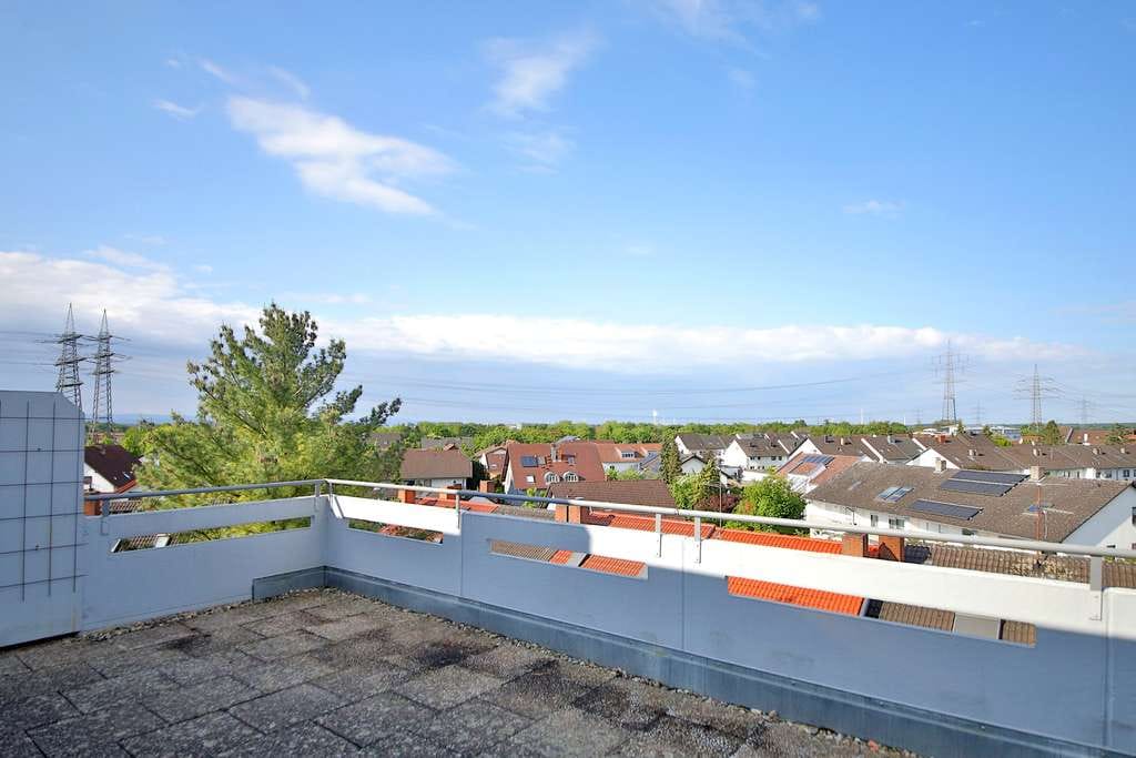 Immobilie in Eggenstein-Leopoldshafen - 3,5-Zimmer-Penthouse mit Westterrasse und besonderem Ausblick in Leopoldshafen - Bild 1