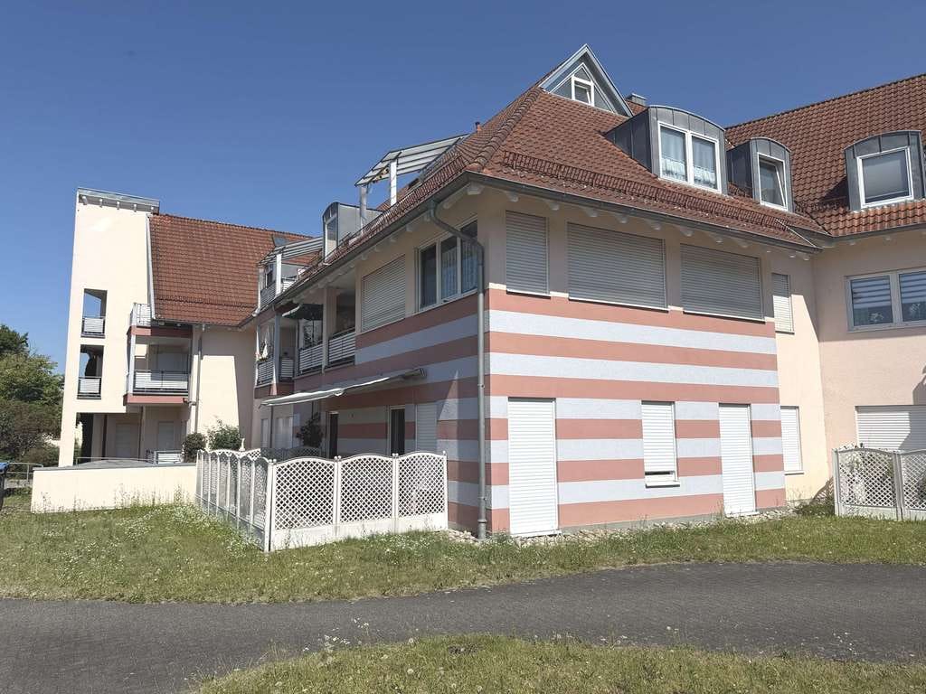 Immobilie in Meckenbeuren - Schöne sonnige 3-Zimmer-EG Wohnung mit Terrasse, toller EBK, TG - Bild 2