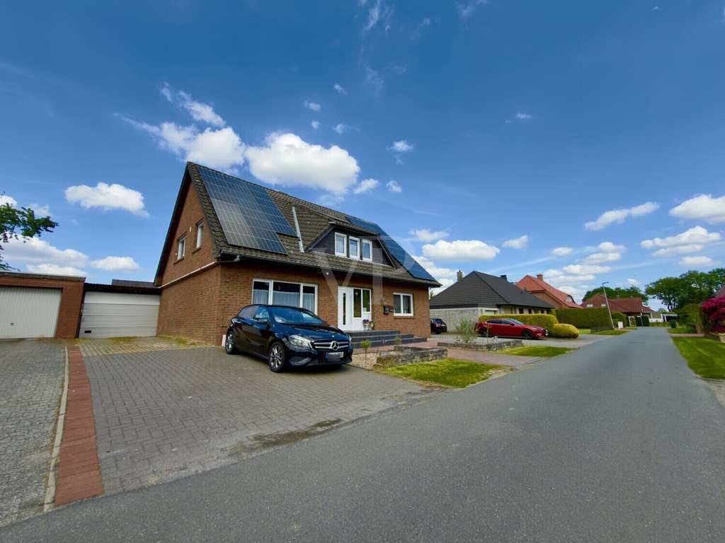 Immobilie in Lähden - Zukunftsfähig wohnen: Modernisiertes Zweifamilienhaus mit großzügigem Grundstück - Bild 3