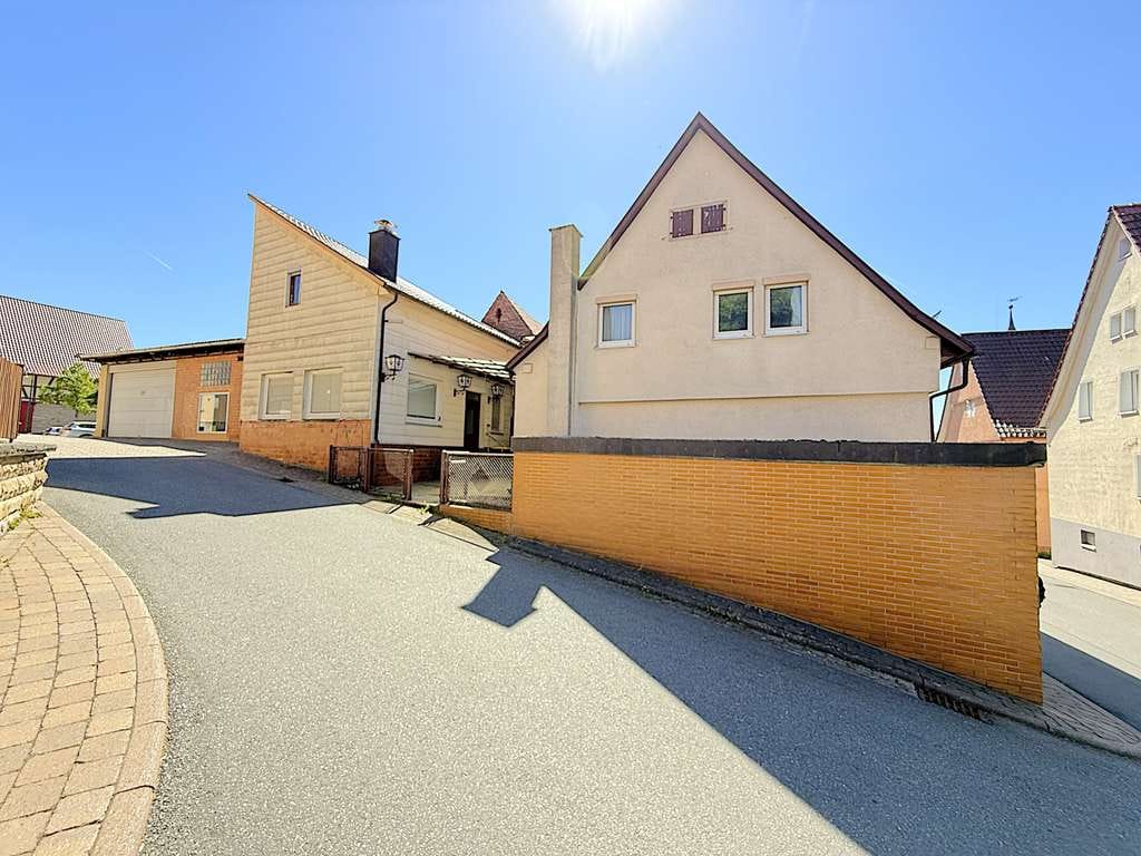 Immobilie in Hüffenhardt - Ein-/Zweifamilienhaus mit qualitativer Halle / Werkstatt als Gewerbemöglichkeit in Hüffenhardt - Bild 0