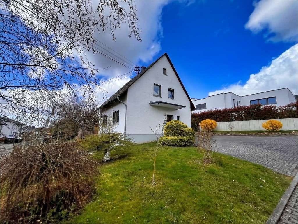 Immobilie in Wirscheid - Vermietetes Einfamilienhaus mit Nebengebäude in ruhiger Lage von Wirscheid! - Bild 2