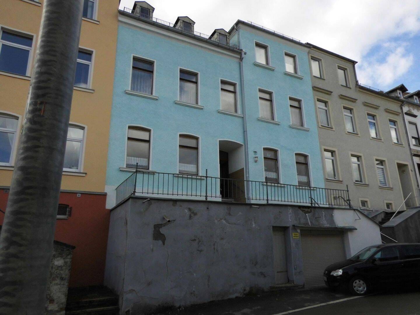 Immobilie in Reichenbach - 1-2-Familien-Reihenhaus mit Garage im Haus in ruhiger Stadtlage von Reichenbach OT Mylau. - Bild 0