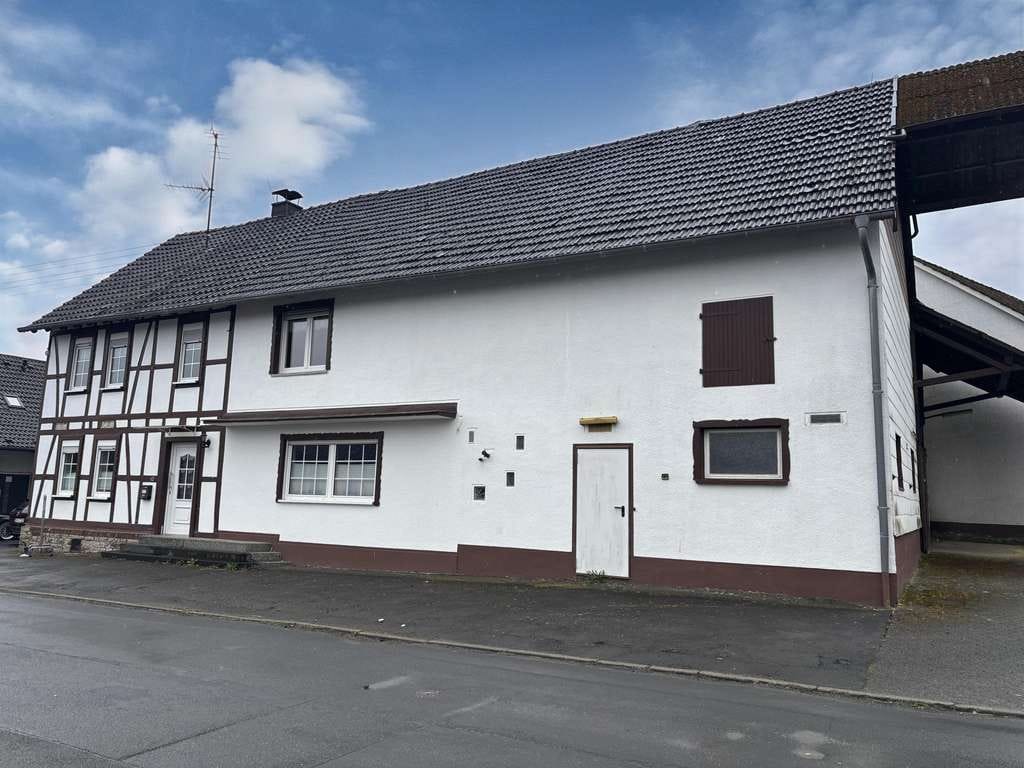 Immobilie in Hasselbach - Ehemaliges Bauernhaus mit kompaktem Grundstück und Ausbaupotenzial in Ortslage! - Bild 2