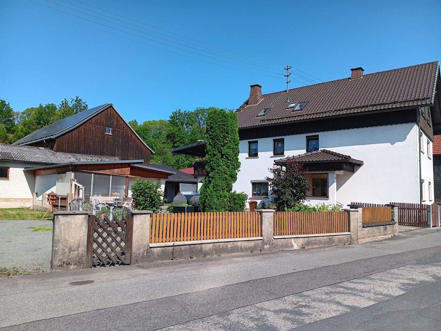 Immobilie in Pressig - Sie Zahlen noch Miete? Warum? Hier kommt Ihre ETW mit Garage und Stellplatz - Günstiger als Miete! Hier können Sie sofort Einziehen. - Bild 0
