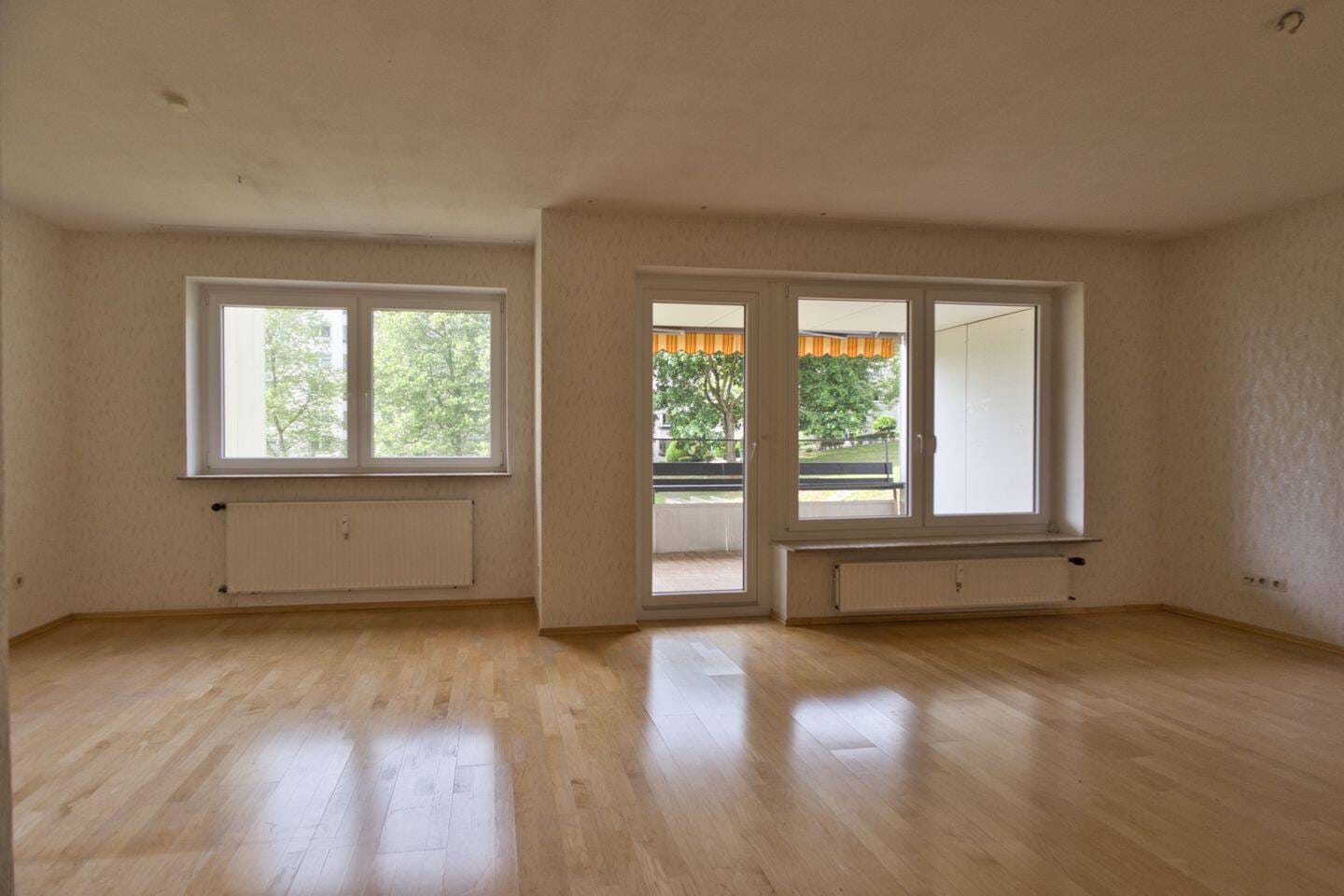 Immobilie in Hildesheim - Wohnen am Waldrand: 2,5-Zimmer-Wohnung mit Loggia und Garage - Bild 2