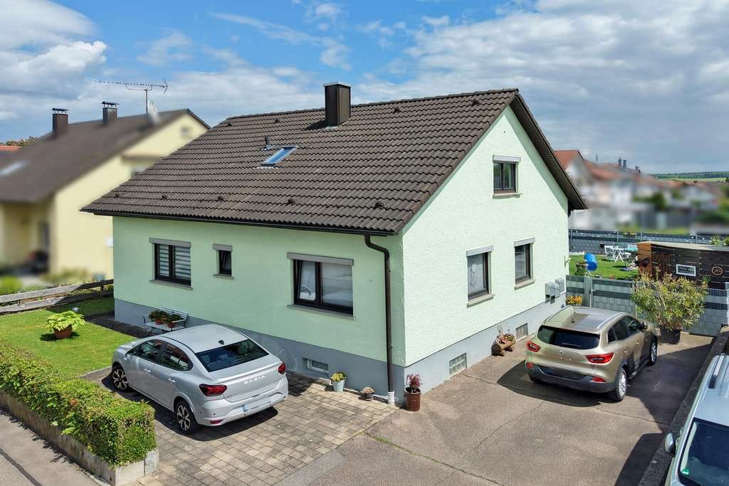 Immobilie in Massenbachhausen - Zweifamilienhaus mit schönem Garten & Perspektive – ideal für Kapitalanleger und spätere Eigennutzer - Bild 0