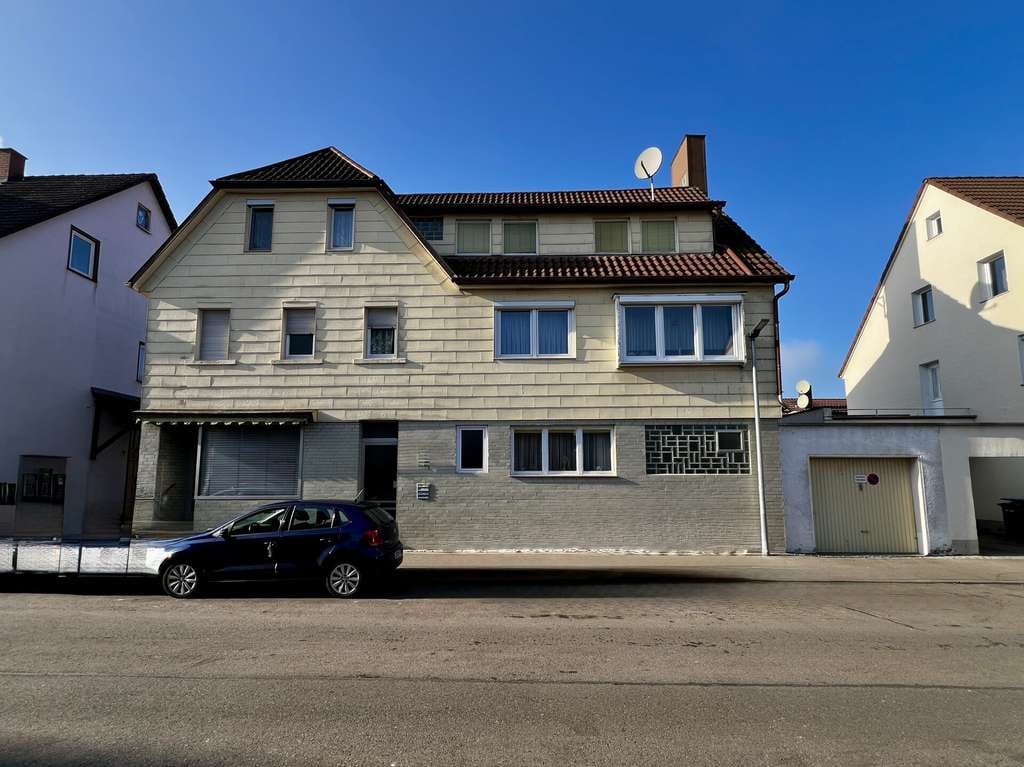 Immobilie in Plochingen - 73207 Plochingen: Zentrumsnahes Wohn- und Geschäftshaus mit Hinterhof. Sanierungsbedarf. EG frei. - Bild 0