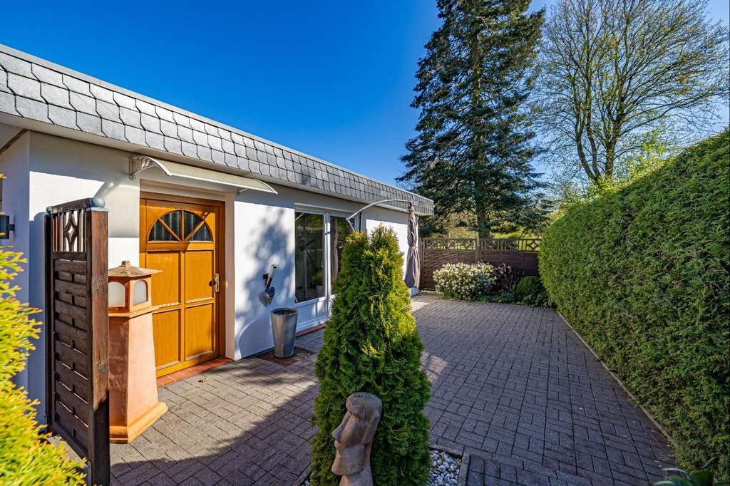 Immobilie in Büdelsdorf - Attraktives Dreifamilienhaus mit vielseitigen Nutzungsmöglichkeiten - Bild 4