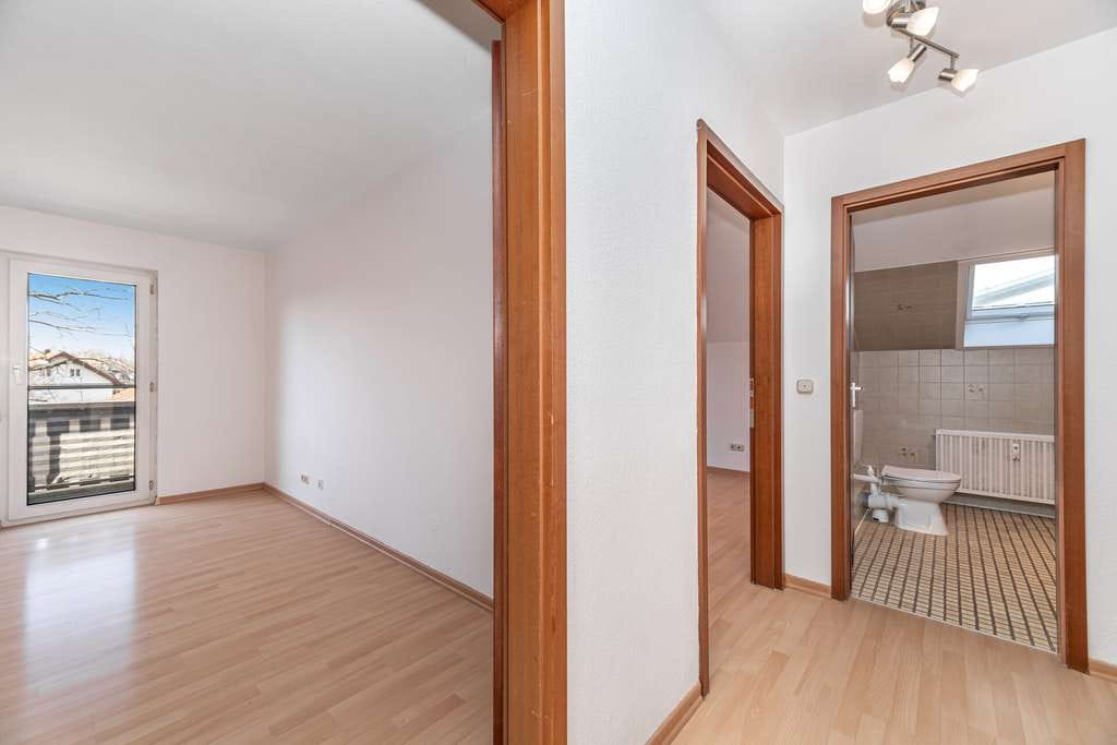 Immobilie in Ismaning - Attraktive 2-Zimmer-Dachgeschosswohnung zur Eigennutzung oder Kapitalanlage - Bild 2