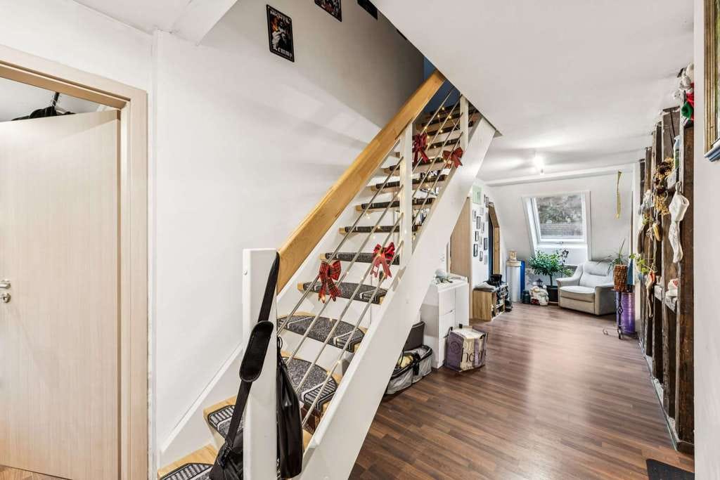 Immobilie in Baiersbronn - Modernisiertes 3‑Familienhaus mit Gestaltungsmöglichkeiten in Schönmünzach - Bild 2