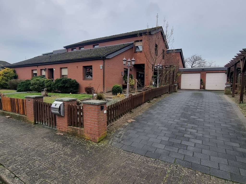 Immobilie in Brome - Durchdacht geplantes, geräumiges Einfamilienhaus mit Einliegerwohnung in Feldrandlage - Bild 1