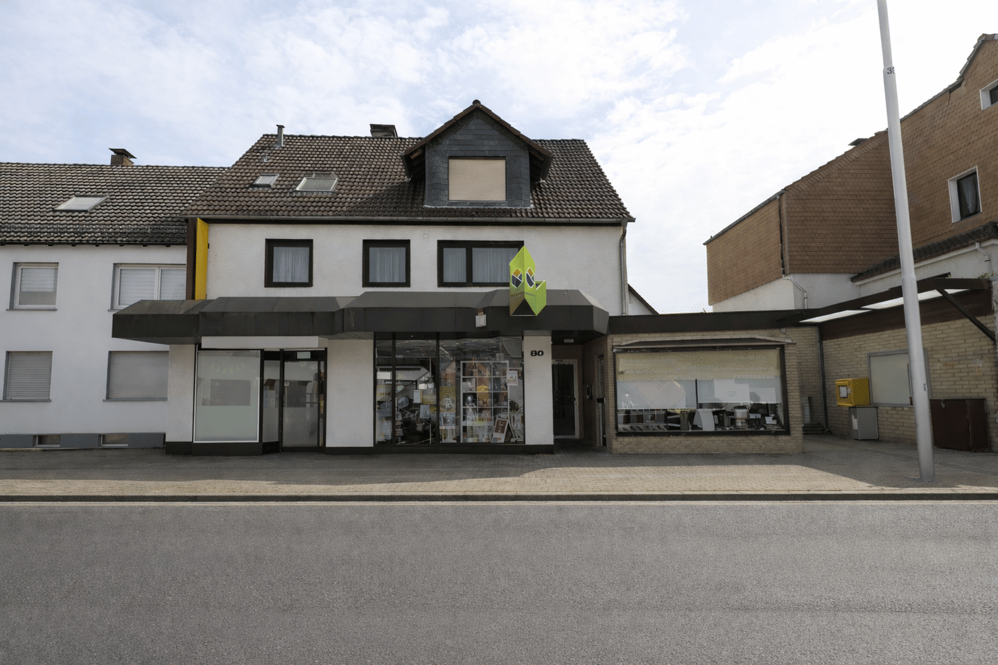 Immobilie in Iserlohn - Attraktives Wohn- und Geschäftshaus mit 3 Ladenlokalen und 3 Wohnungen in Iserlohn-Nußberg - Bild 1