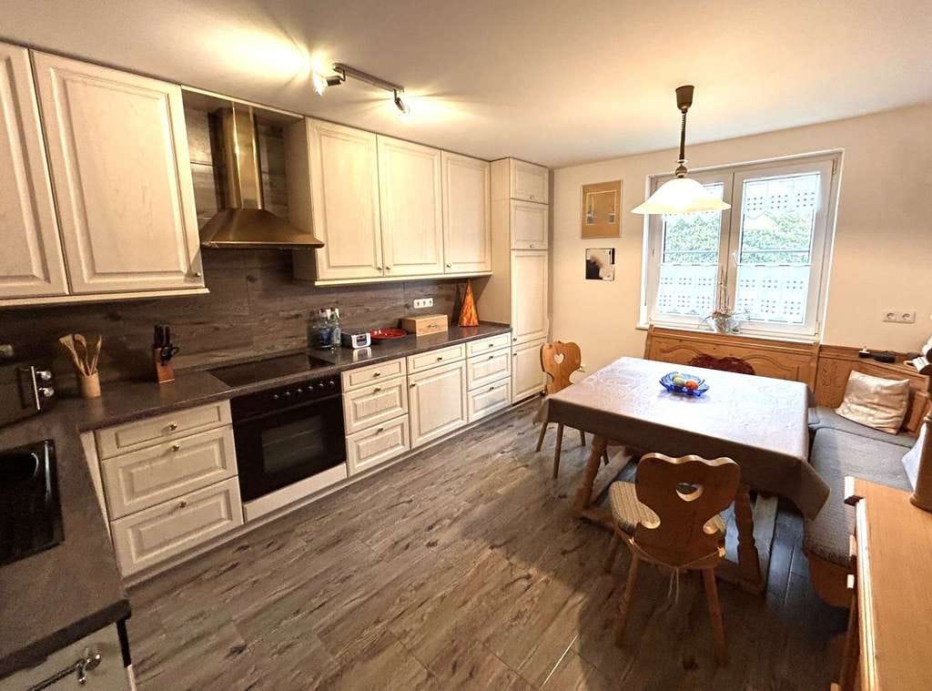 Immobilie in Moosbach - PROVISIONSREI! Modernisiertes Zweifamilienhaus in ruhiger Lage mit großem Garten & Doppelgarage - Bild 4