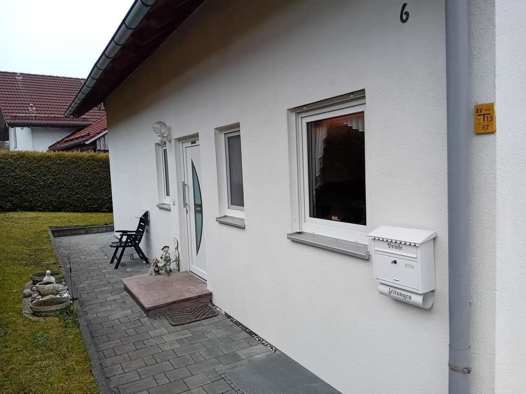 Immobilie in Ronsberg - Einfamilienhaus mit 2 Zimmer Keller Wohnung - Provisionsfrei. - Bild 1