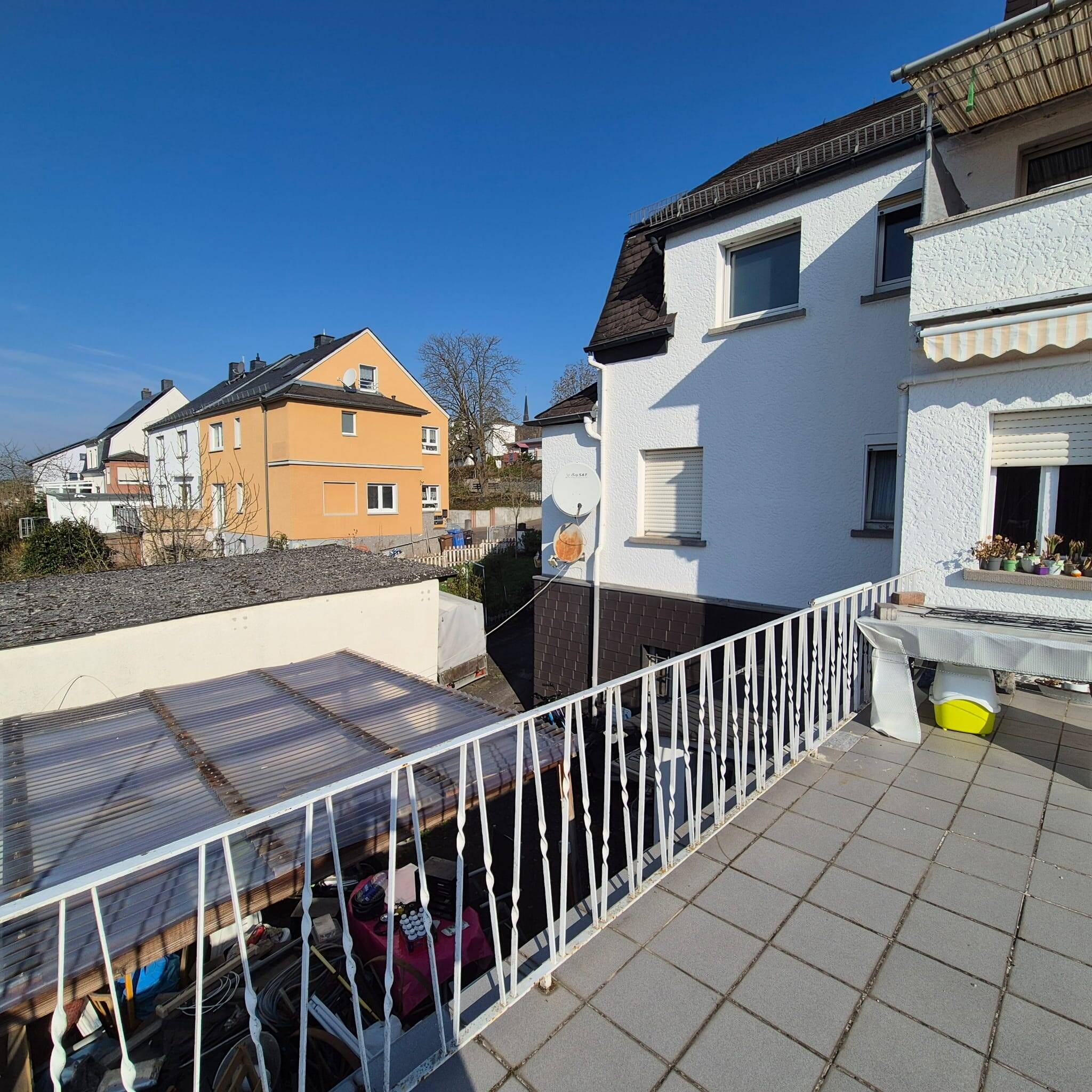 Immobilie in Brechen - EFH mit ELW, Dachterrasse, unverbaubarem Fernblick, gr.Garage - Bild 3