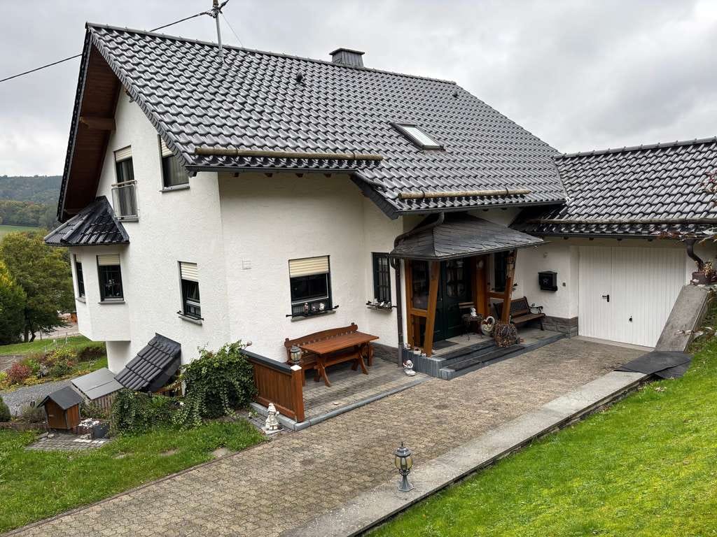 Immobilie in Adenau - Großes Wohnhaus mit Einliegerwohnung in ruhiger Umgebung von Honerath - Bild 0