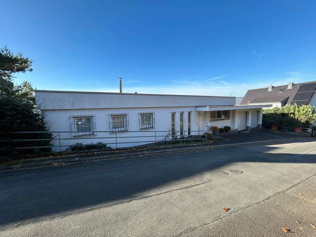 Immobilie in Kamp-Bornhofen - Kamp-Bornhofen: Einfamilienhaus mit Einliegerwohnung und unverbaubaren Blick auf den Rhein  - Bild 2