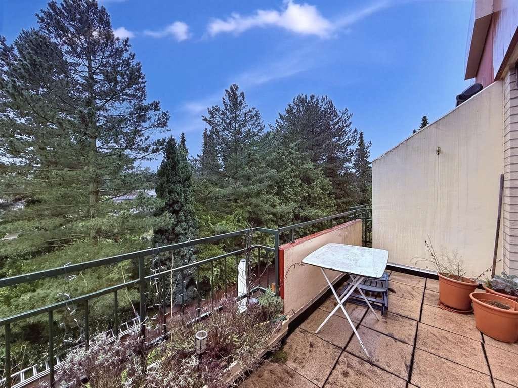 Immobilie in Burgdorf - Helle 3-Zimmer-Wohnung Südlage im 1. Obergeschoss mit Balkon, offener Garage, Waschkeller und Kelle - Bild 2