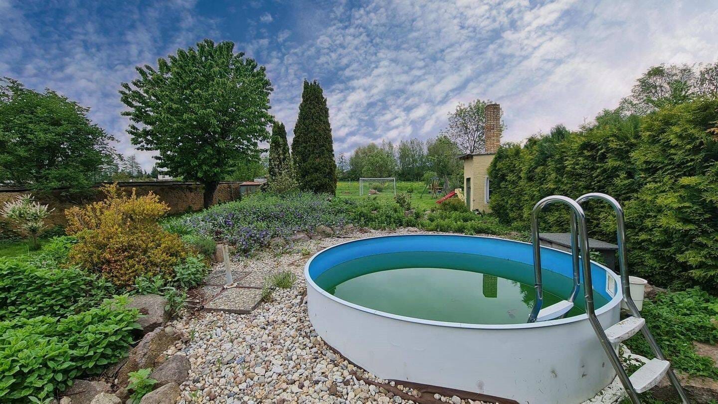 Immobilie in Schkeuditz - Einfamilienhaus mit zwei separaten Wohneinheiten, großem Garten und Sommer-Gartenhäuschen - Bild 0