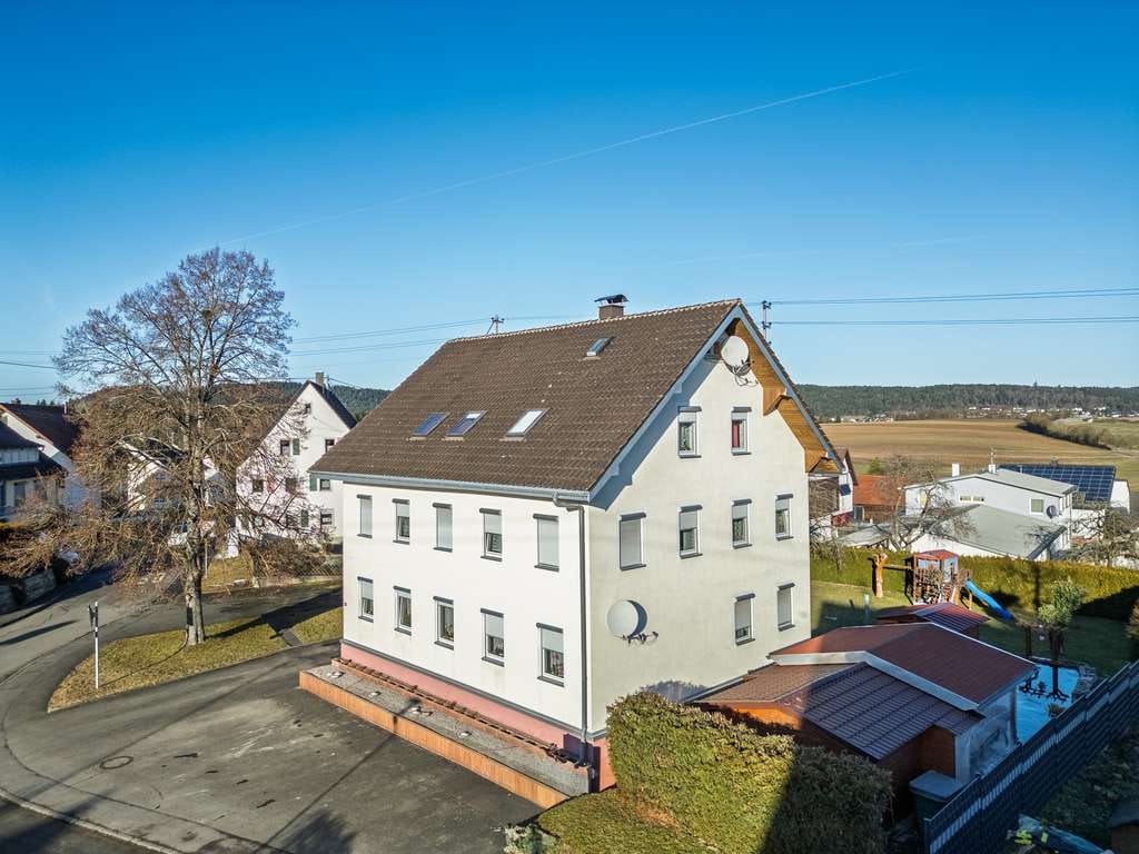 Immobilie in Epfendorf - Großzügiges Wohnhaus mit drei Einheiten – ideal für Mehrgenerationen oder Teilvermietung - Bild 1