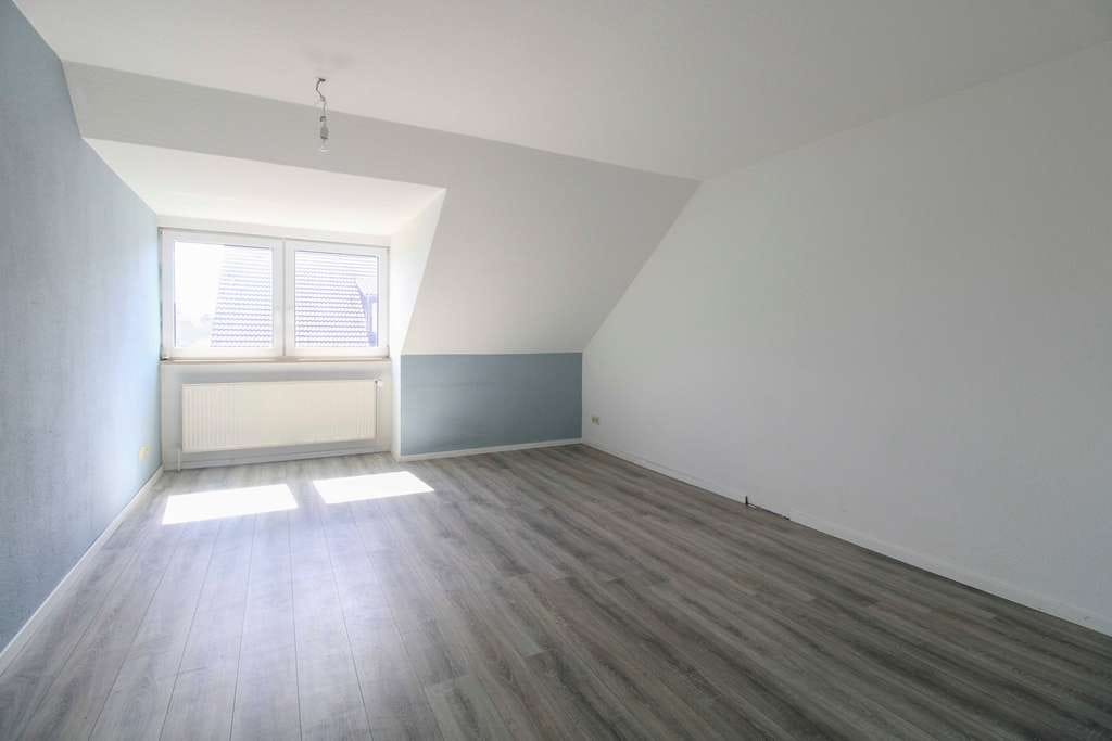 Immobilie in Holthusen - Einziehen und Wohlfühlen: Bezugsfreie Dachgeschoss-Wohnung mit Stellplatz in Pampow - Bild 4