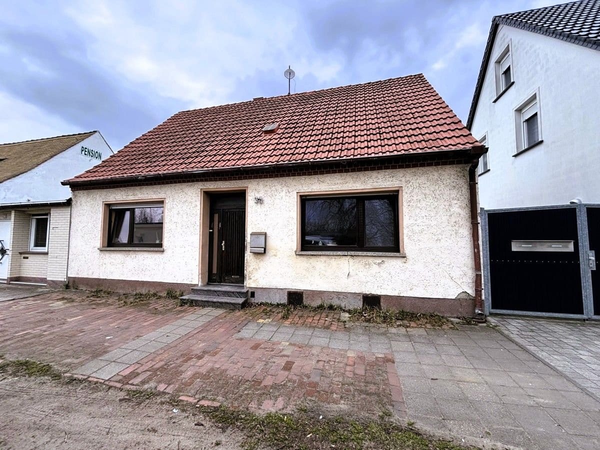 Immobilie in Coswig (Anhalt) - kleines Stadthaus mit Innenhof und Garten im Herzen von Coswig - Bild 1