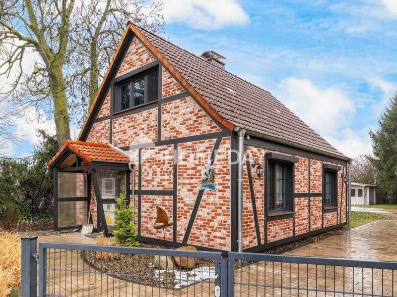 Immobilie in Saal - Wohnen auf zwei Ebenen - Einfamilienhaus mit Balkon, Terrasse und Garten - Bild 0