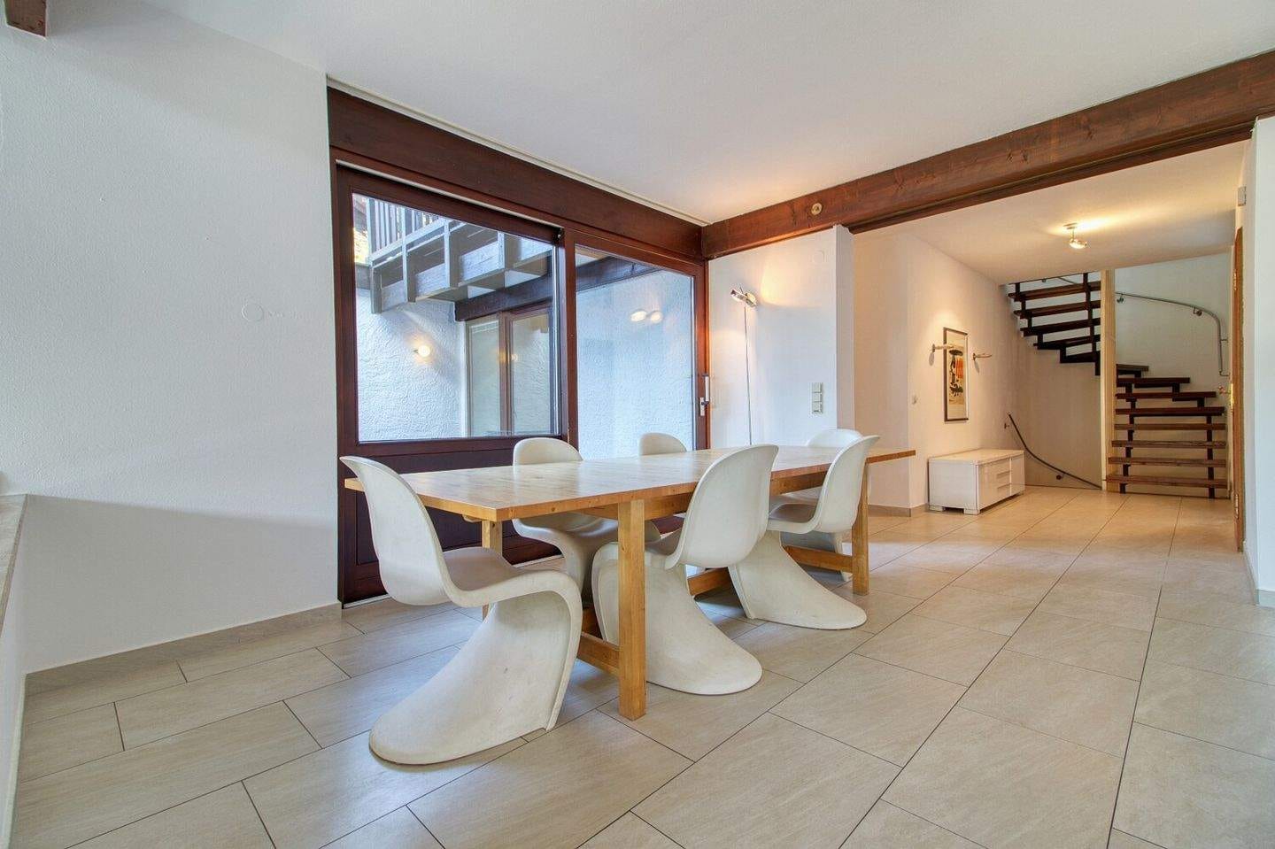 Immobilie in Stephanskirchen - Familienfreundliches Wohnhaus mit Loftcharakter und Pool - Bild 4