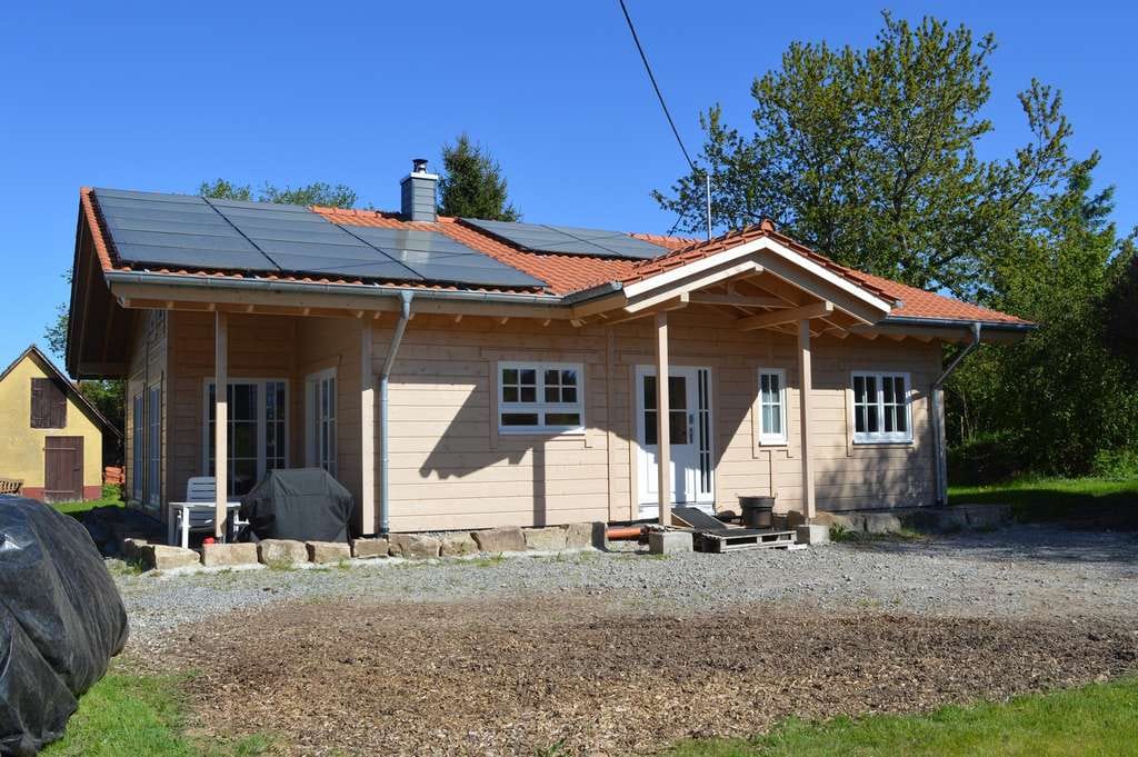 Immobilie in Großerlach - Klimafreundlicher Massivholz-Bungalow mit traumhaftem Grundstück in Naturlage - Bild 1