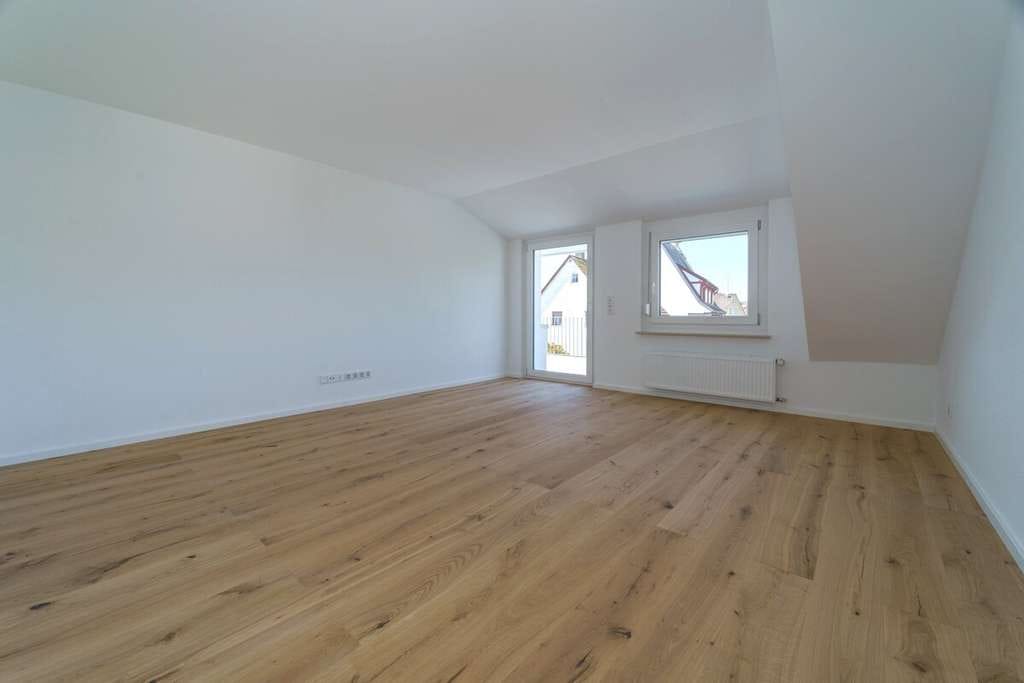 Immobilie in Volkertshausen - Renoviert, bezugsfrei, besonders - Großzügige Dachgeschosswohnung mit Balkon - Bild 3