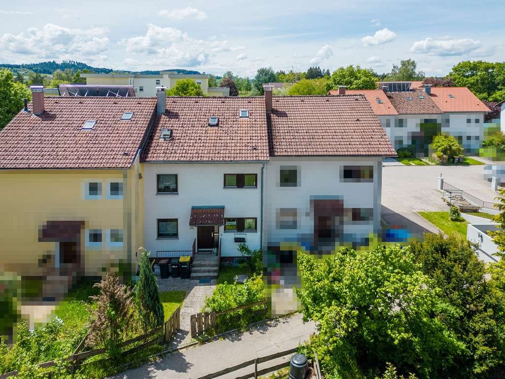 Immobilie in Isny im Allgäu - Familienfreundliches Reihenmittelhaus mit Garten und Dachterrasse nahe Naturschutzgebiet "Rotmoos" - Bild 0