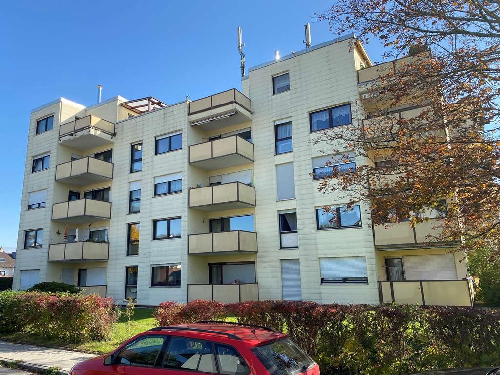 Immobilie in Isen - ATTRAKTIVE 2-ZIMMER ERDGESCHOSSWOHNUNG MIT SÜDBALKON UND EINZELGARAGE - Bild 1