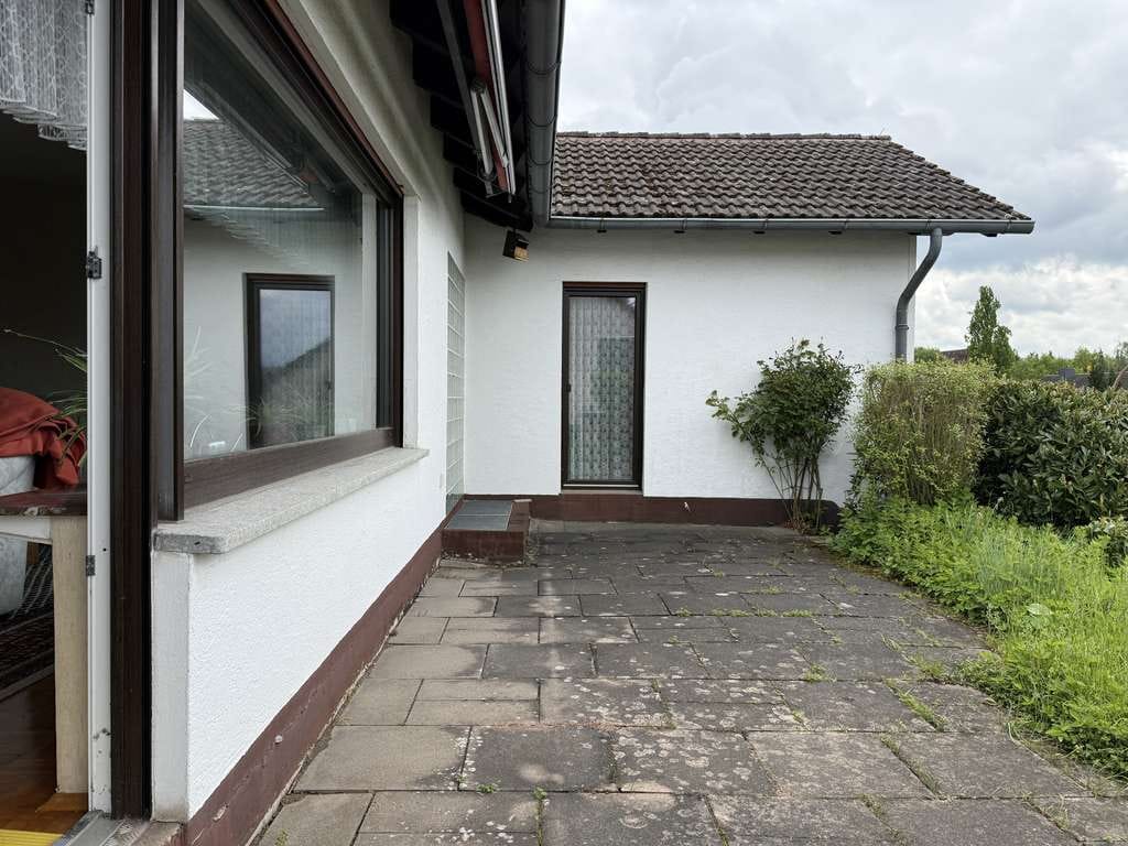 Immobilie in Wehretal - Solides Einfamilienhaus mit Garage in bester Wohnlage von Reichensachsen - Bild 1