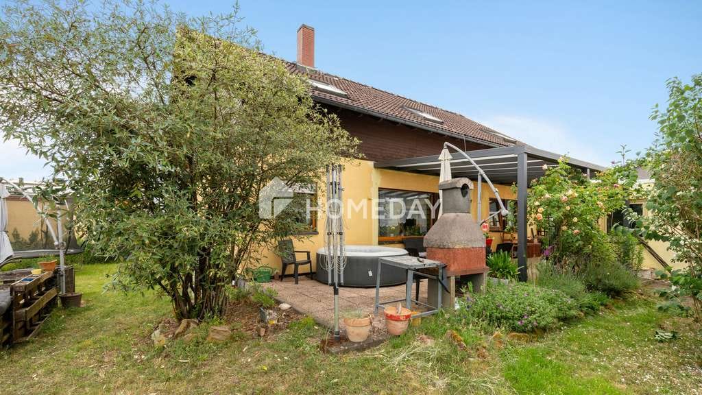 Immobilie in Maxdorf - Teilvermietetes Mehrfamilienhaus mit Garten, Terrasse und Garage in begehrter Wohnlage - Bild 2