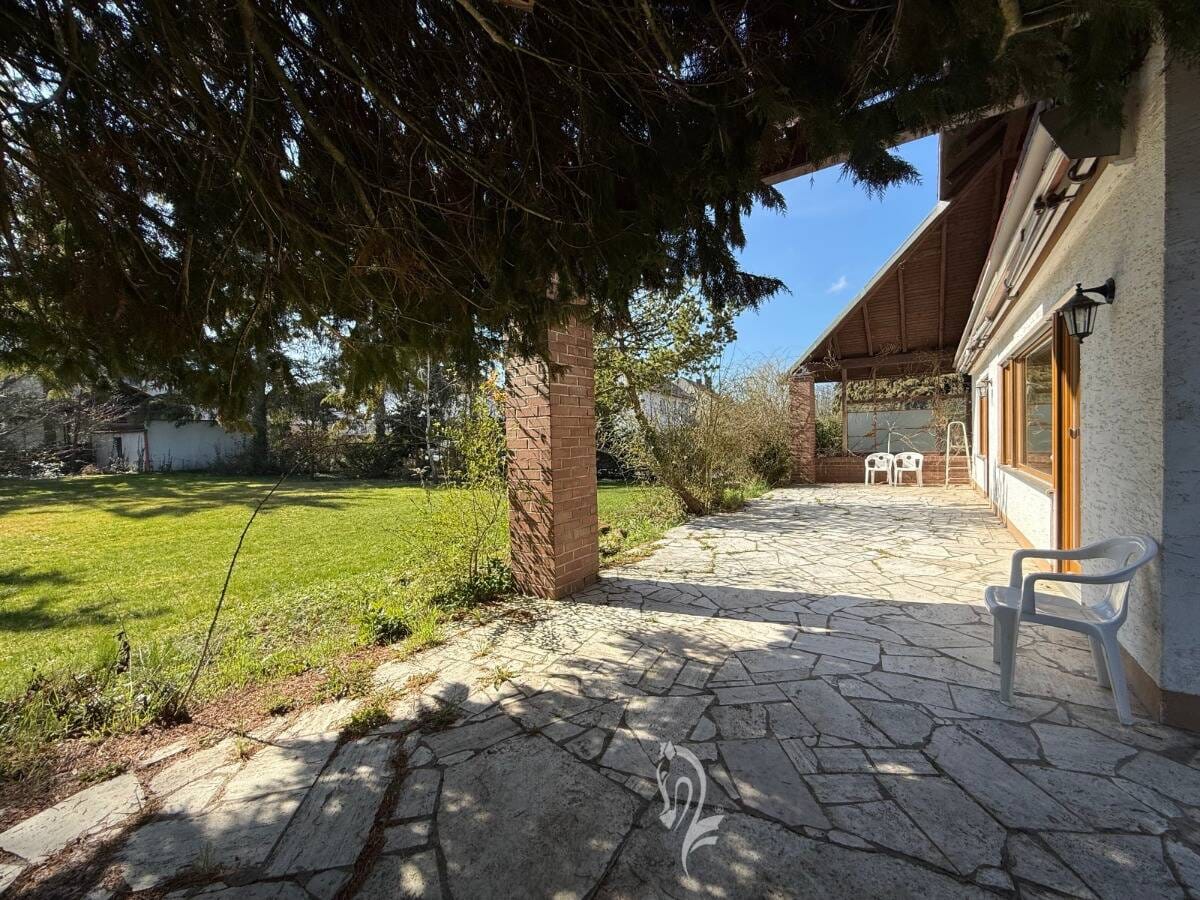 Immobilie in Unterpleichfeld - Architektenhaus mit großzügiger Einliegerwohnung und großem Garten in attraktiver Wohnlage - Bild 3