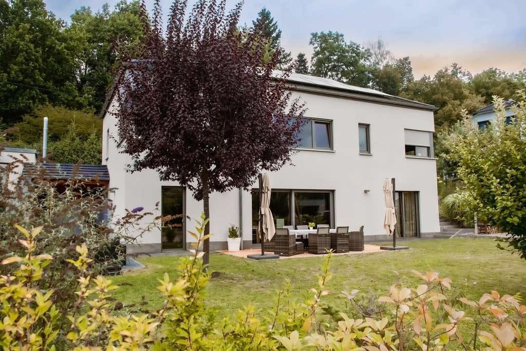 Immobilie in Gablingen - Exklusives KfW-40-Ziegelhaus in ruhiger Südhanglage mit Weitblick - Bild 1