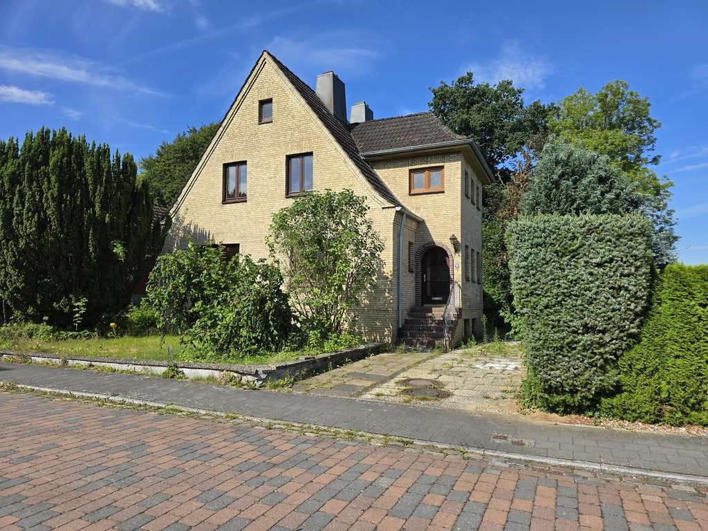 Immobilie in Nortorf - Älteres Einfamilienhaus mit besonderem Charme – Ihr Familienprojekt in ruhiger Lage - Bild 1
