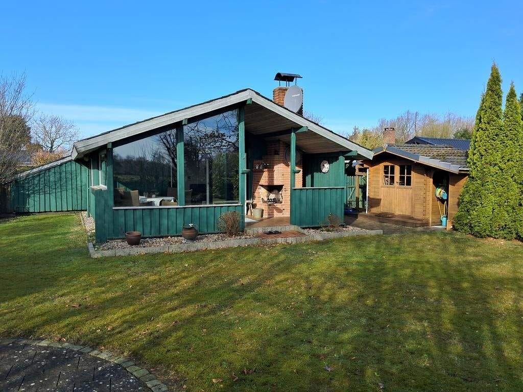 Immobilie in Silberstedt - Gepflegtes Ferienhaus mit wunderschönem Garten, Terrassen, Kaminofen und Carport - Bild 0