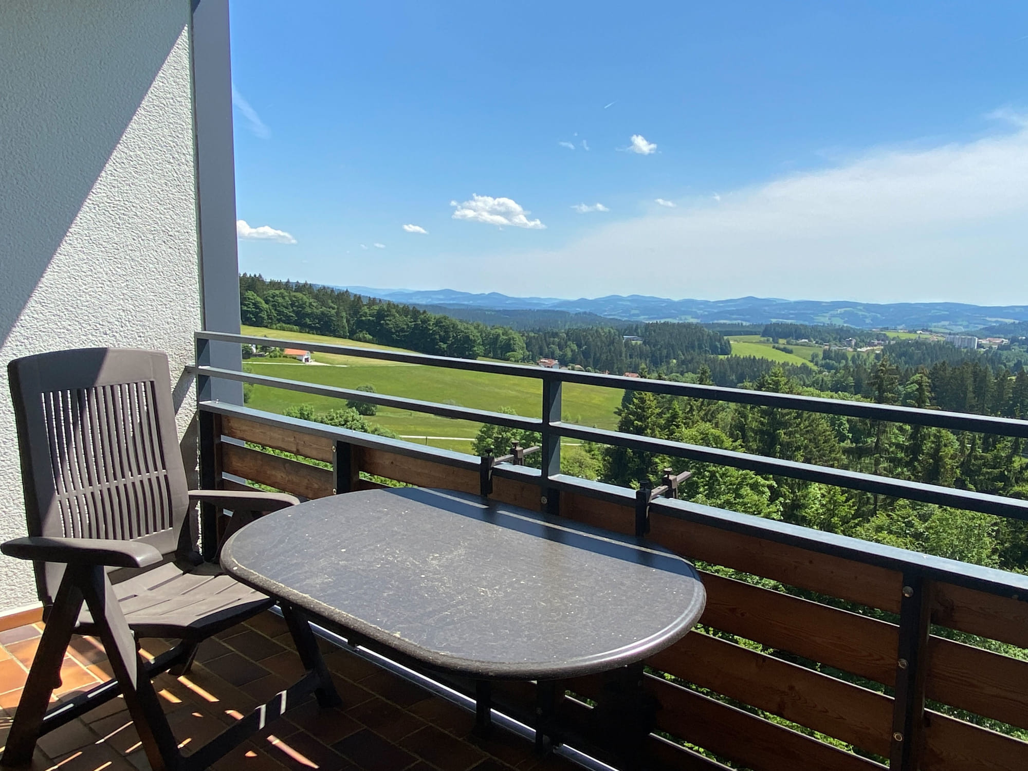 Immobilie in Neureichenau - Zwei-Zimmer-Apartment
mit Weitblick über den Bayrischen Wald 
Gemeinschaftsanlage mit Pool und Sauna - Bild 0