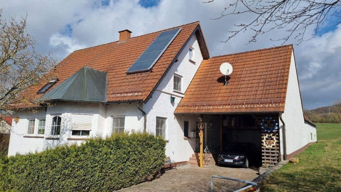 Immobilie in Bad Brückenau - Traumhaft schön gelegenes Einfamilienhaus mit Einliegerwohnung! - Bild 2