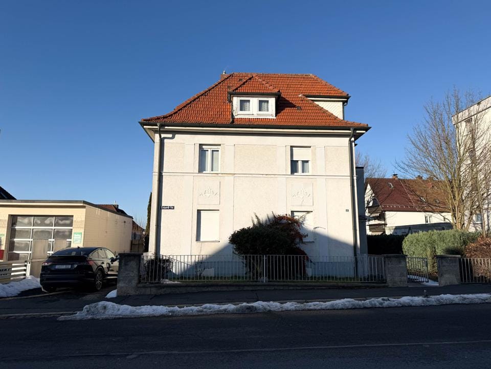 Immobilie in Neustadt bei Coburg - Gepflegtes Mehrfamilienhaus mit erheblichem Ausbaupotenzial auf großzügigem Stadtgrundstück - Bild 0