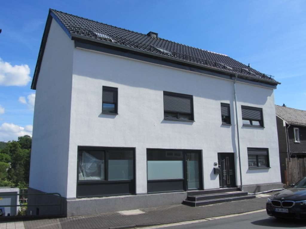 Immobilie in Burbach - ZWANGSVERSTEIGERUNG!! Mehrfamilienhaus in Burbach-Wahlbach - Bild 0