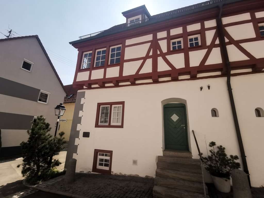 Immobilie in Hayingen - Großzügiges Denkmalobjekt mit Potenzial – Teilrenoviert und bereit für Ihre Visionen! - Bild 1