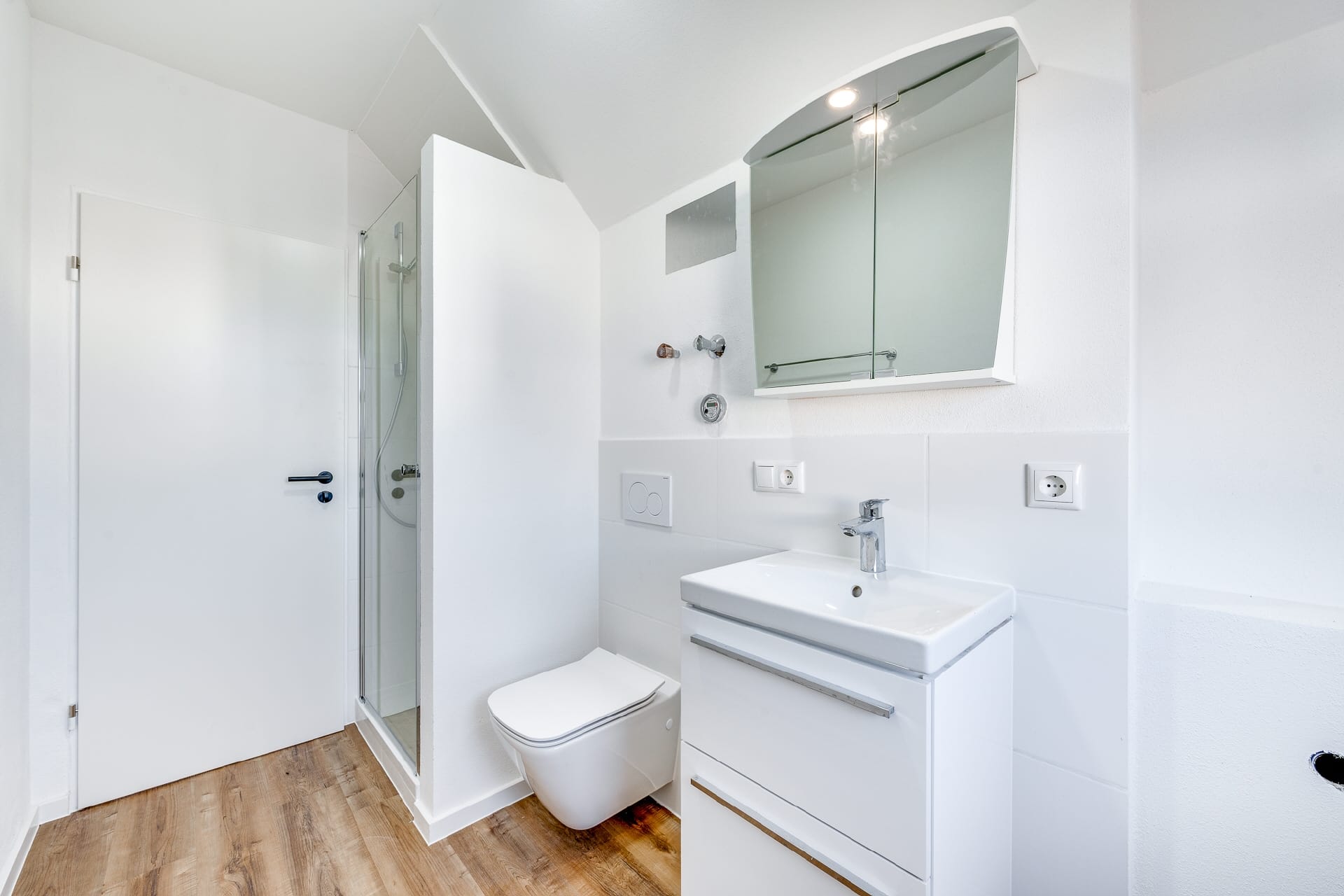Immobilie in Krailling - AIGNER - Moderne 2-Zimmer Dachgeschosswohnung mit Blick über die Würm! - Bild 3